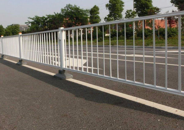 道路（lù）護欄
